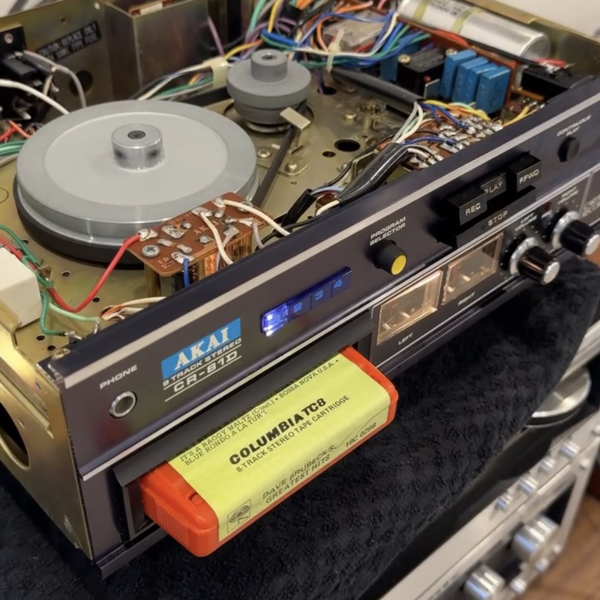 Akai8T.jpg